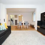 Steps From Sihlcity Free Parking Dining And Transit Apartamento