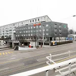 Steps From Sihlcity Free Parking Dining And Transit Apartamento *